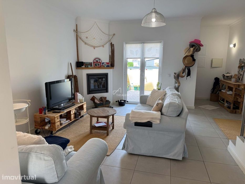 Encantadora Moradia T4 no coração da Vila de Melides