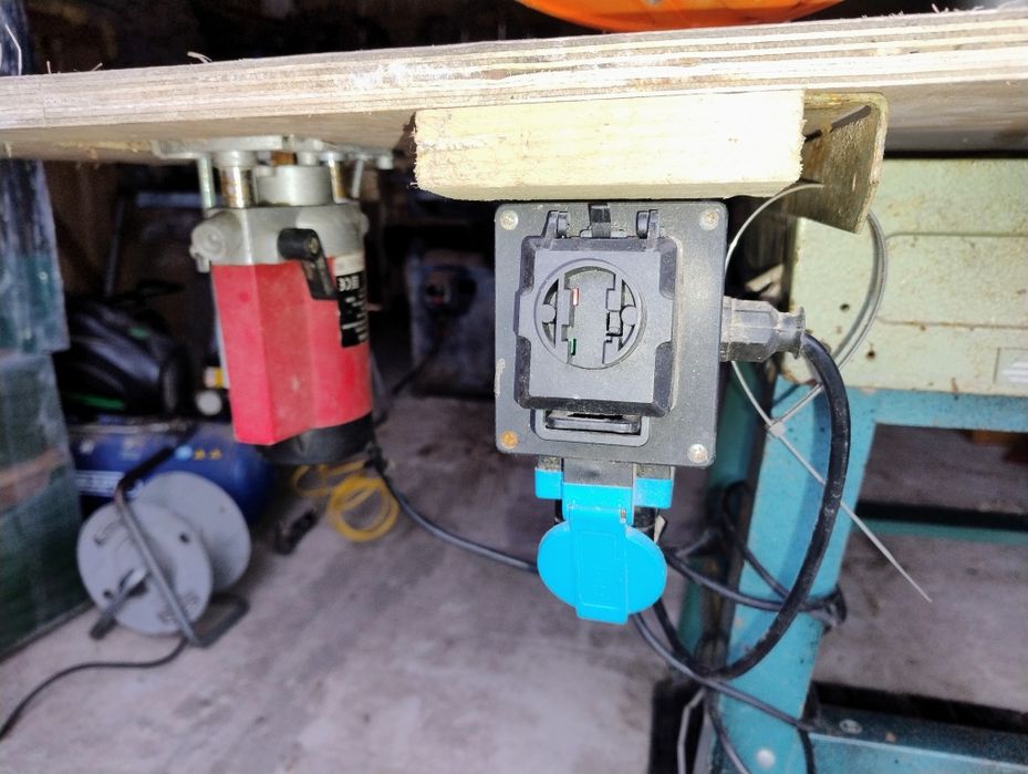 Piła radialna dewalt