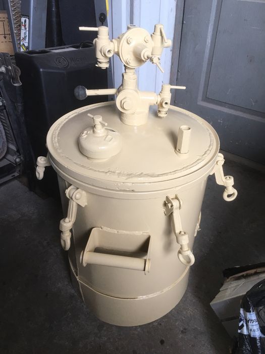 Красконагнетательный бак. Покрасочный бак