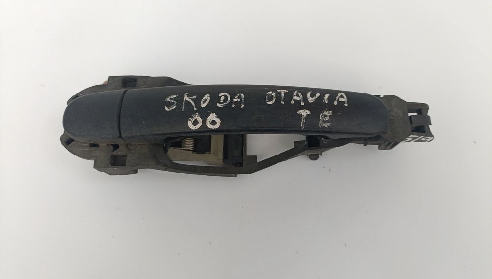 Puxador porta trás esquerdo SKODA Octavia III Hatchback (5E3)
