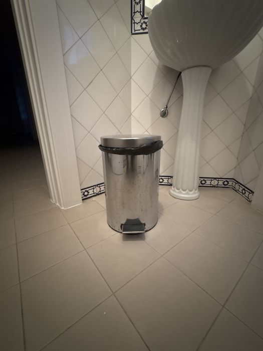 Caixote do lixo casa de banho grande