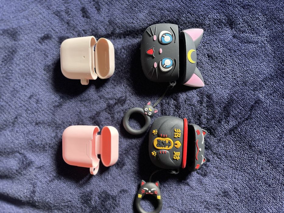 Продам чехлы для airpods, комплектом