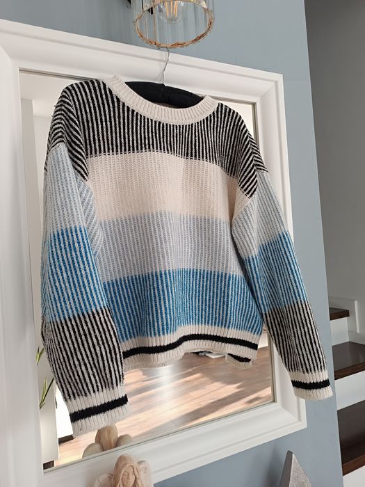 Sweter z dodatkiem wełny