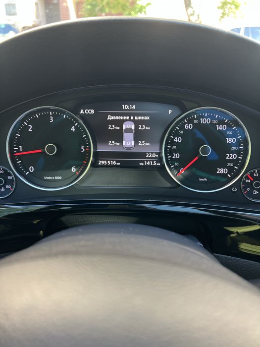 Автомобіль Volkswagen Touareg NF 2010