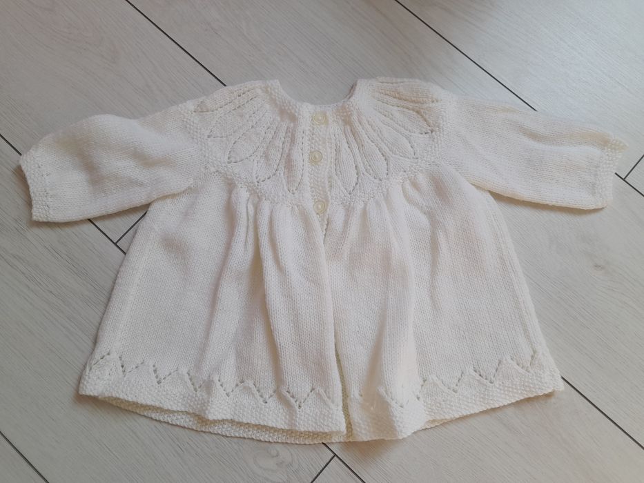 Sweterek ręcznie robiony