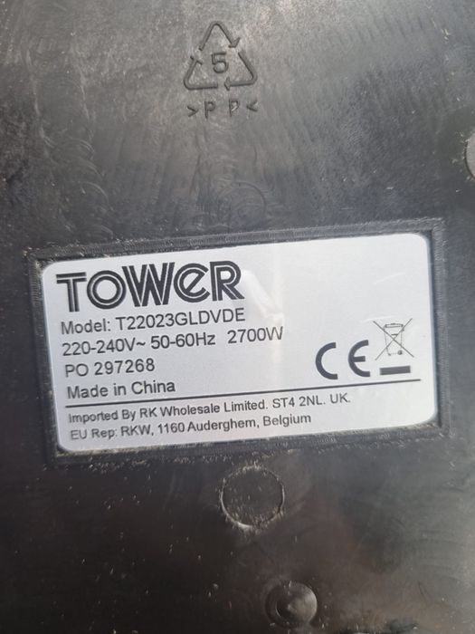Tower żelazko ze stacją parową T22023GLD