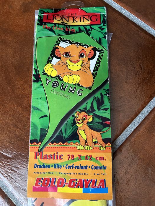 Brinquedo/ Papagaio “The Lion King” NOVO + oferta