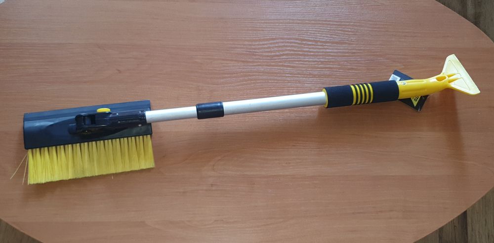 Скребок щётка от снега для автомобиля