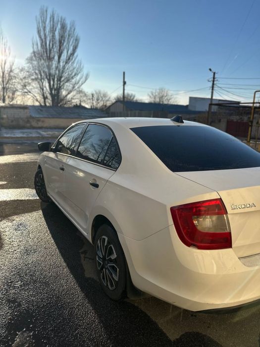Skoda rapid 2012