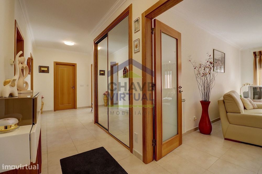 Apartamento T3 com Garagem e Arrecadação - Centro Lourinhã