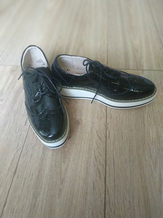 Туфлі класичні, черевики оксфорди