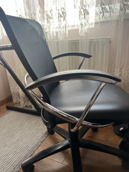 Продам Офісне крісло