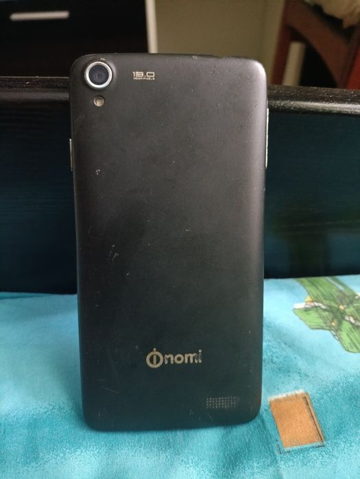 Смартфон Nomi i505