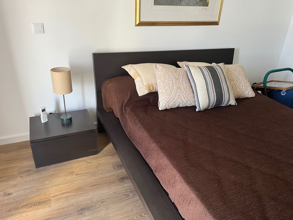 Móvel de quarto em bom estado de uso