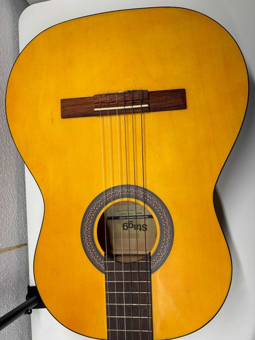 Guitarra Classica Stagg C440 com mala- praticamente nova