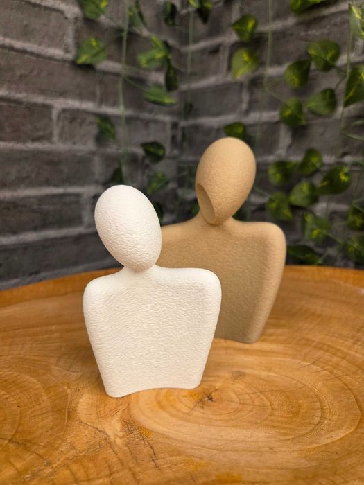 Figurki para abstrakcyjna dekoracja beżowa i biała zestaw nowoczesny