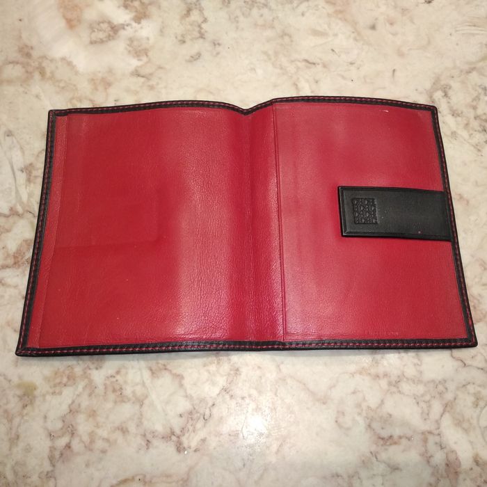 Capa para passaporte Carolina Herrera