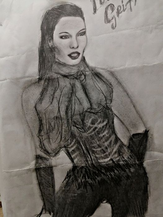 Рисую портреты карандашем, пейзажи красками.