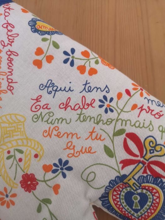 Pega de cozinha com tema "lenço dos namorados"