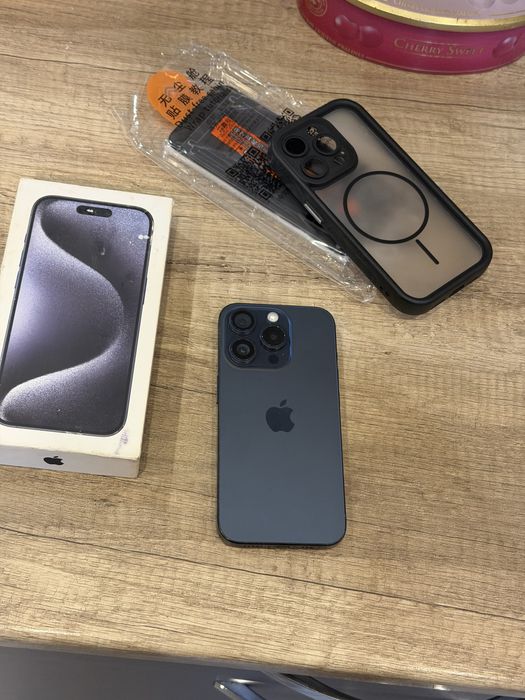 Iphone 15 pro 128gb 89% baterii.