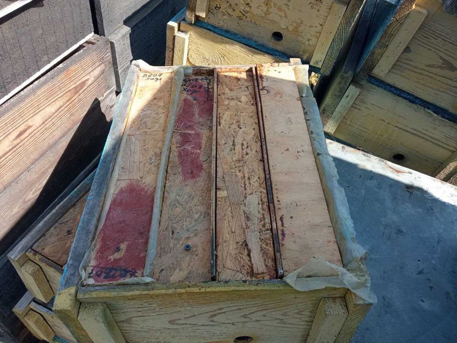 Нуклеуси 4-х місні на 145 рамку. По дві рамки відділення. Стан б/в.