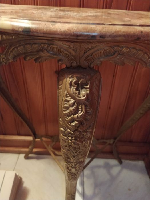 Mesa de apoio em ferro e tampo mármore