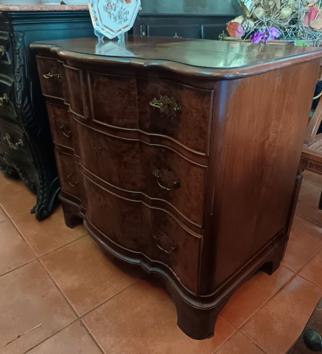 Cómoda    antiga