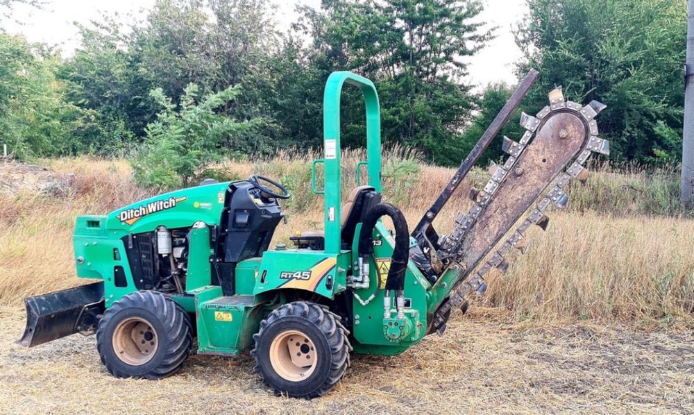 Траншеєкопач/Бара/Траншеекопатель/Копка траншей/Послуги траншеєкопача