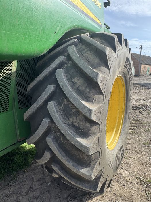 Продам John Deere S690