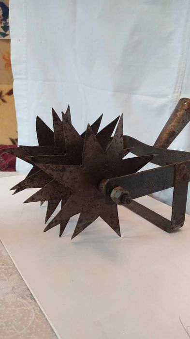 Ручной рыхлитель земли