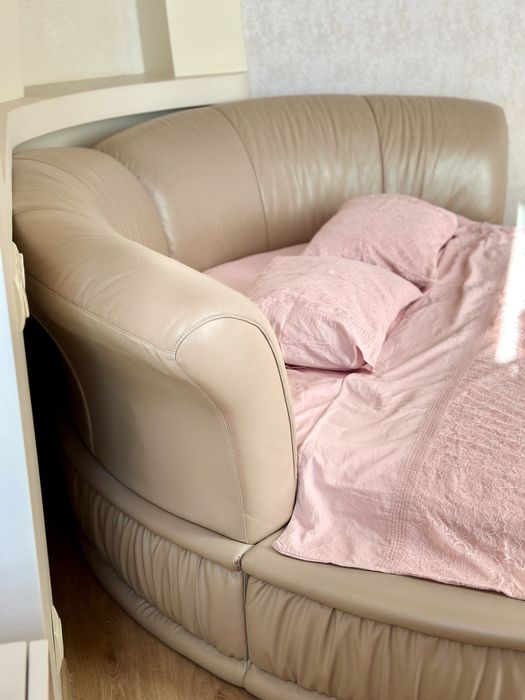 Кровать круглая кожаная