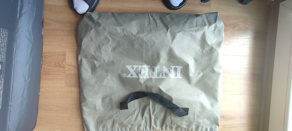 Dwuosobowy materac dmuchany marki Intex