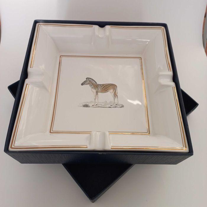 Cinzeiro em porcelana