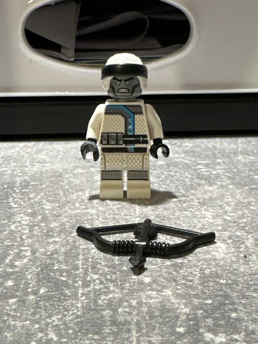 Figurka Lego Ninjago Zane z łukiem.
