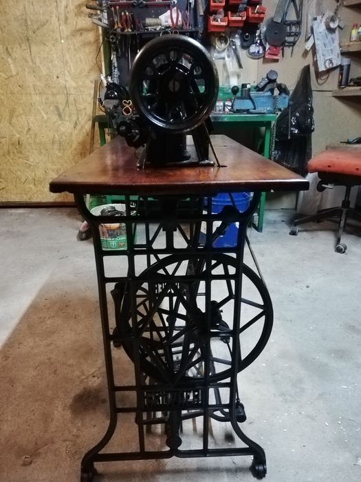 Maszyna do szycia antyk