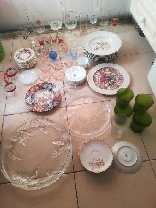 Loiças pratos copos e Pires lote