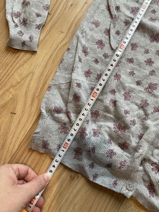 Sweter rozponany w kwiatki