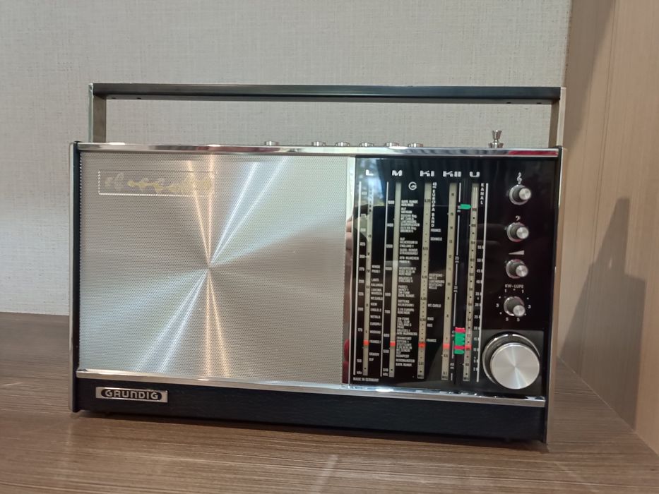 Universum Senator Магнитола Grundig