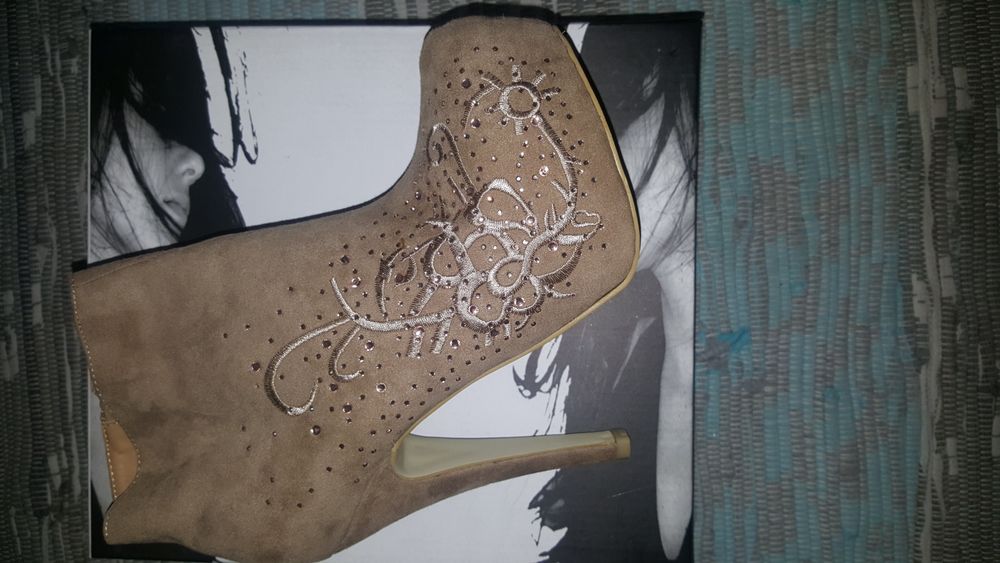 Botki 38 uk 5 z cerkoniami