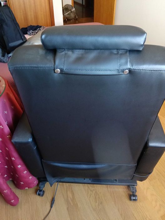 Cadeirão Estofado e Articulado