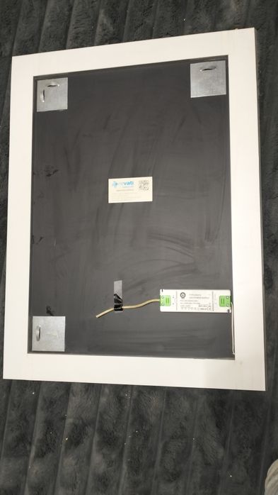 Lustro z podświetleniem LED.