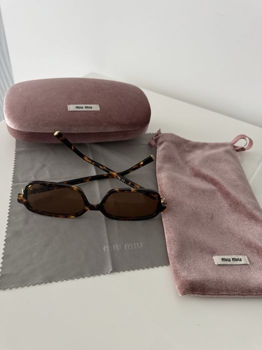 Сонцезахисні окуляри miu miu