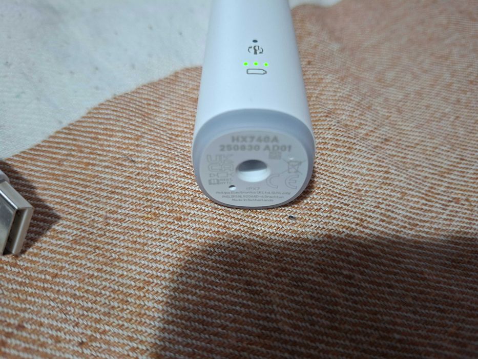 Szczoteczka elektryczna Philips Sonicare 6100 HX7400/02