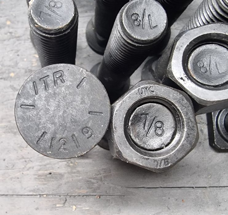 Śruby do komatsu d65