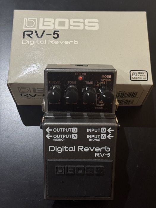 Efekt gitarowy / wokalowy BOSS RV-5 Digital Reverb.