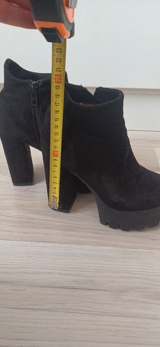 Продам черевики 36р.