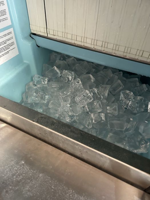 Maquina de fabricar gelo de 35 kg impecavel