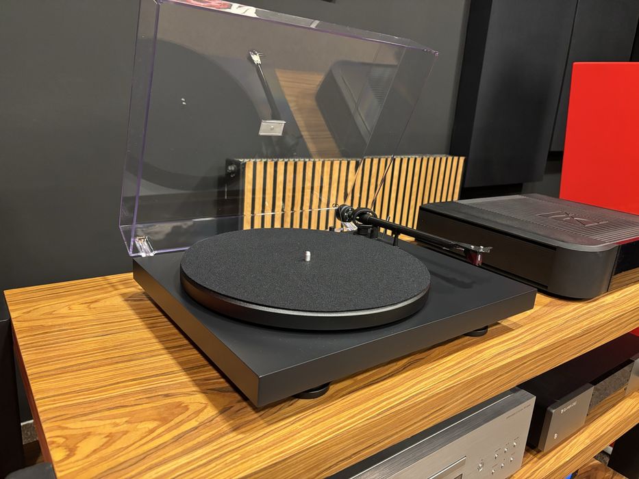 Pro-Ject Debut Carbon EVO 2M Red - gramofon | RATY 0% | Gwarancja