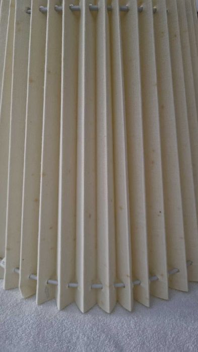 Abajures branco, verde e bege