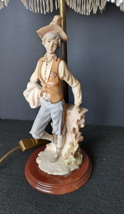 Candeeiros pequenos com abajur.